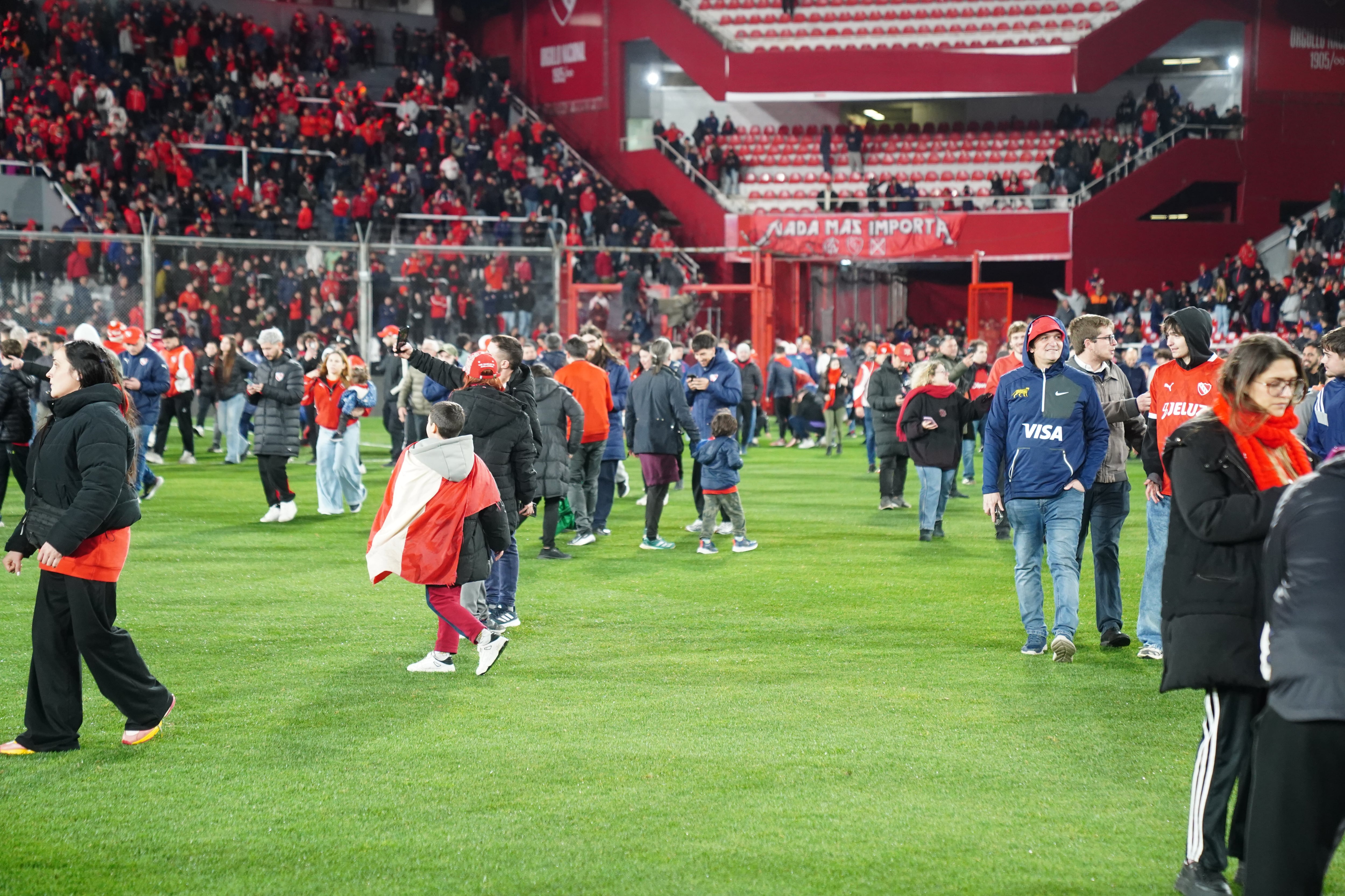 Avellaneda. Incidentes en Independiente - U. de Chile. (Clarin)