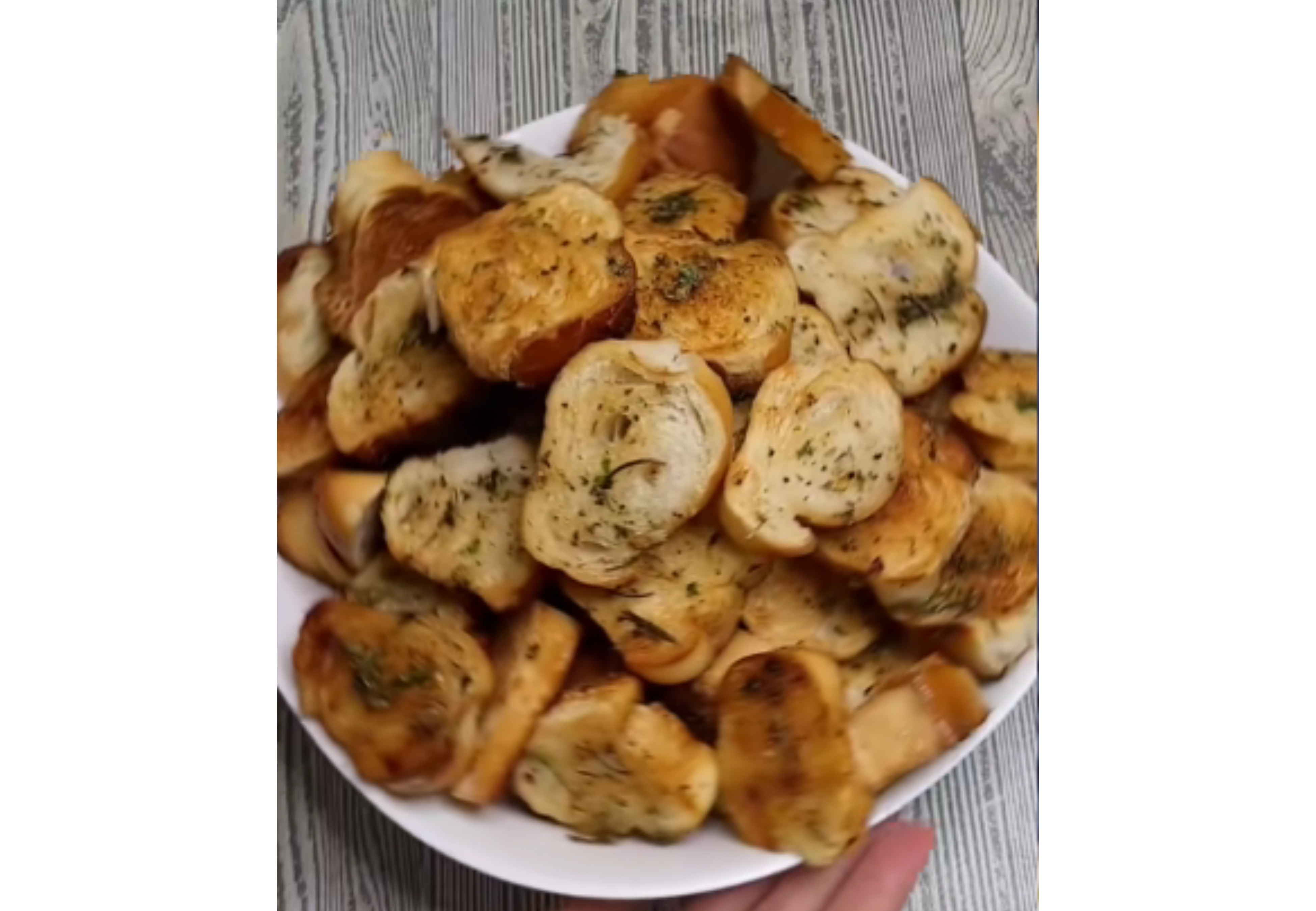 La receta de tostadas saborizadas para aprovechar el pan viejo.