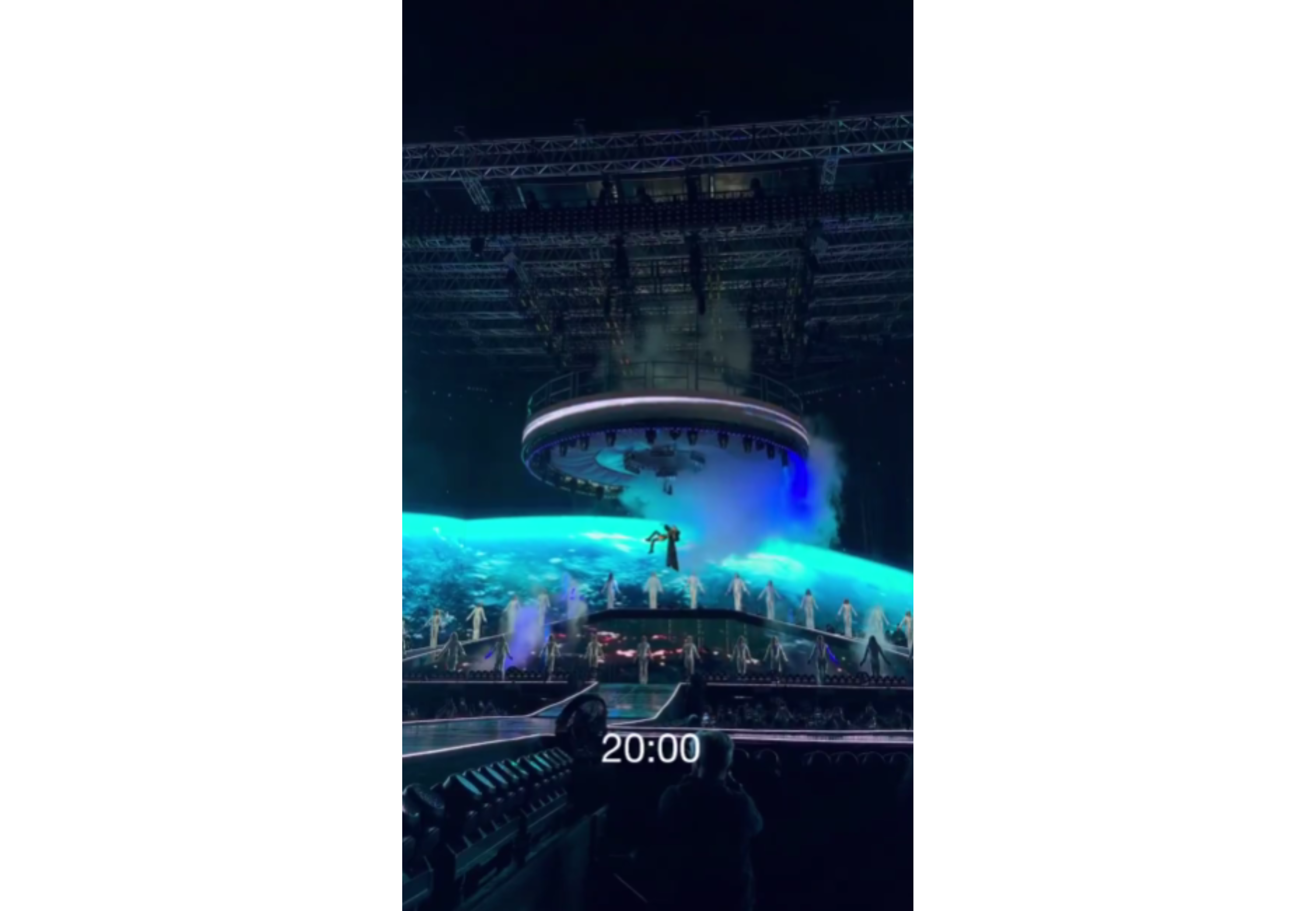 Así comienza el show de Futttura.