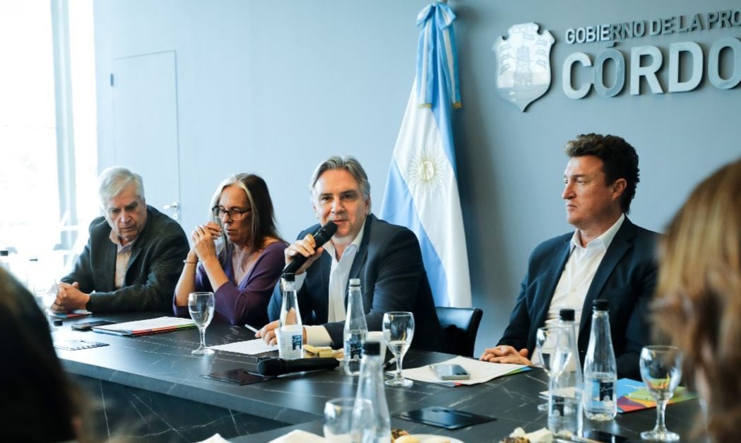 Llaryora se reunió con legisladores y volvió a rechazar los vetos de Milei. (Gentileza)
