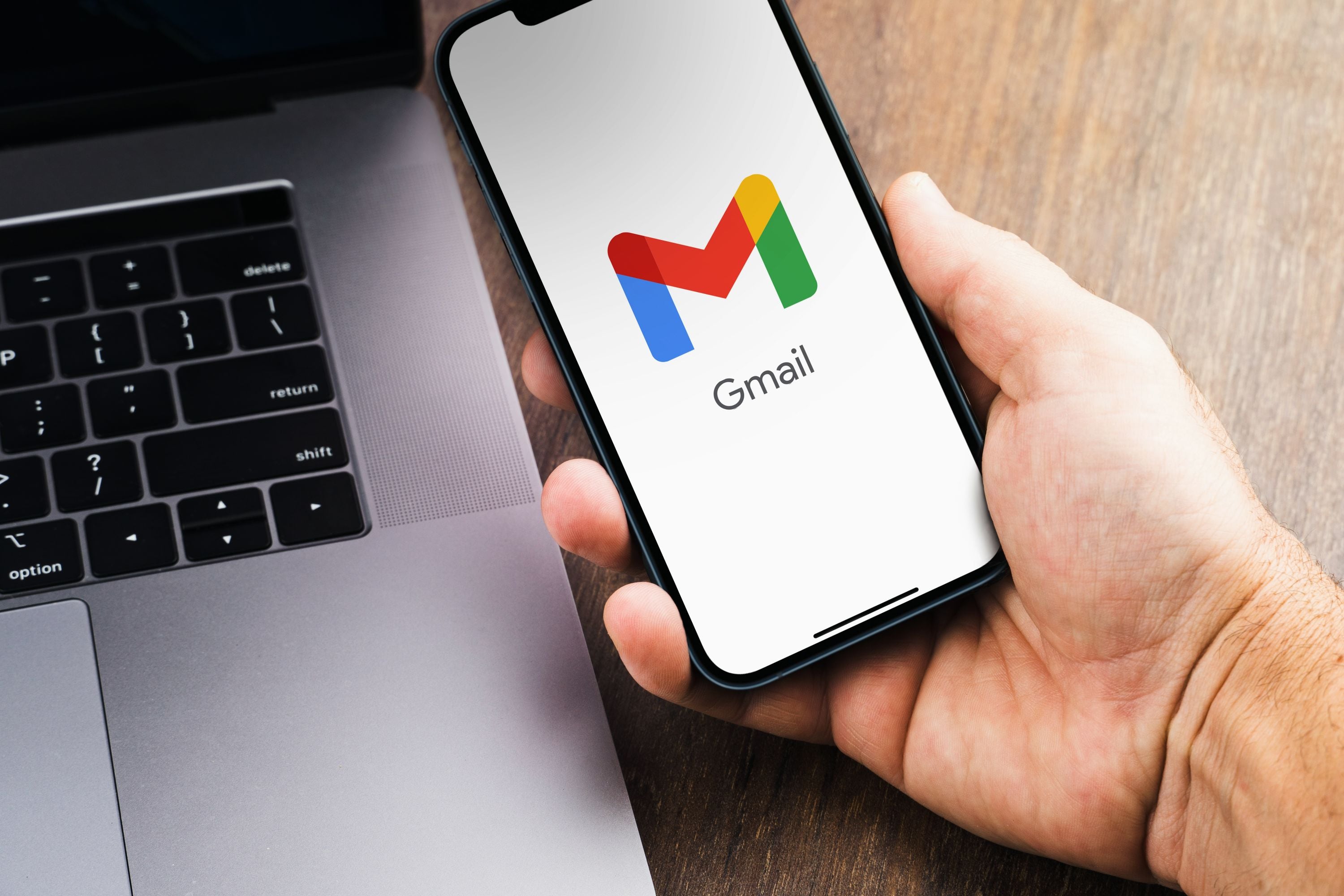 Google ofrece 15 GB gratuitos que se reparte entre varias de sus aplicaciones.