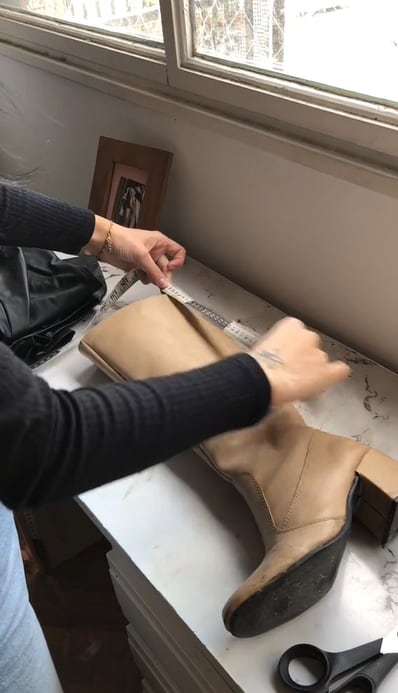 El truco para reciclar un pantalón ecocuero y darle un nuevo uso en casa