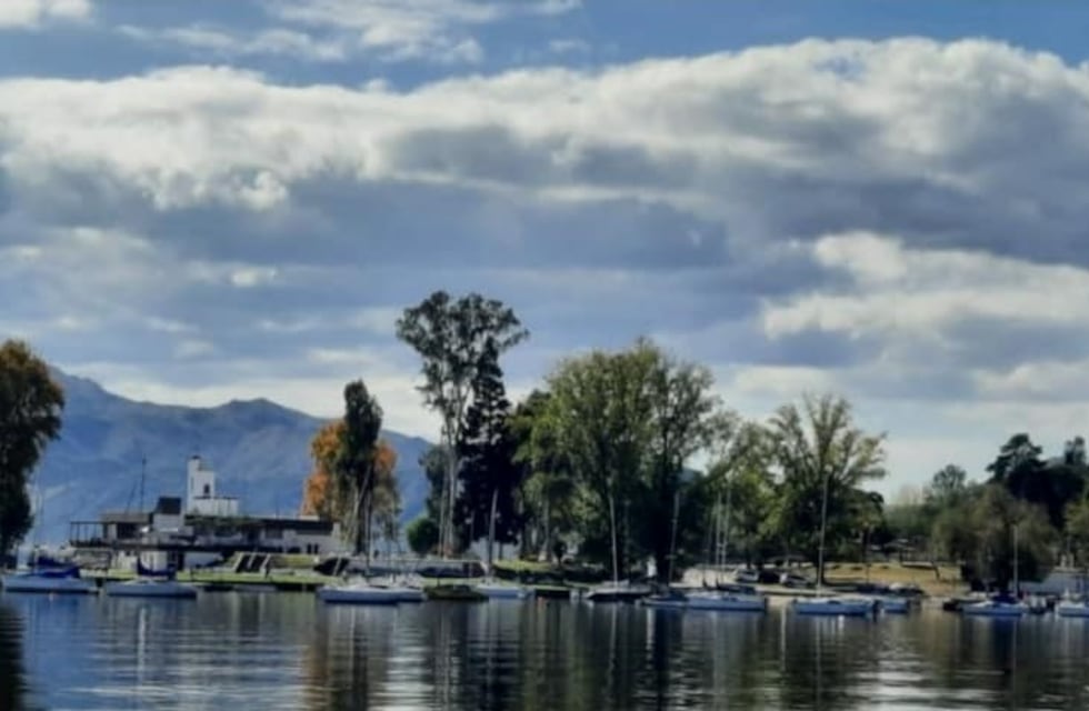 Villa Carlos Paz: del amanecer frío al sol de la tarde