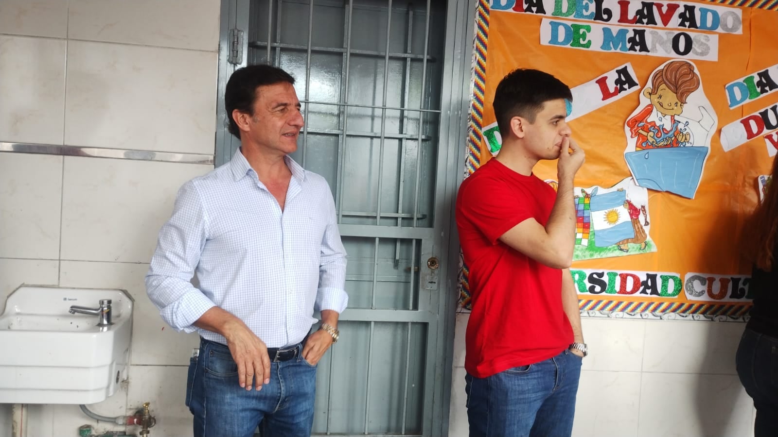 EL diputado esperó su turno para emitir el voto. (Foto Vía Tucumán)