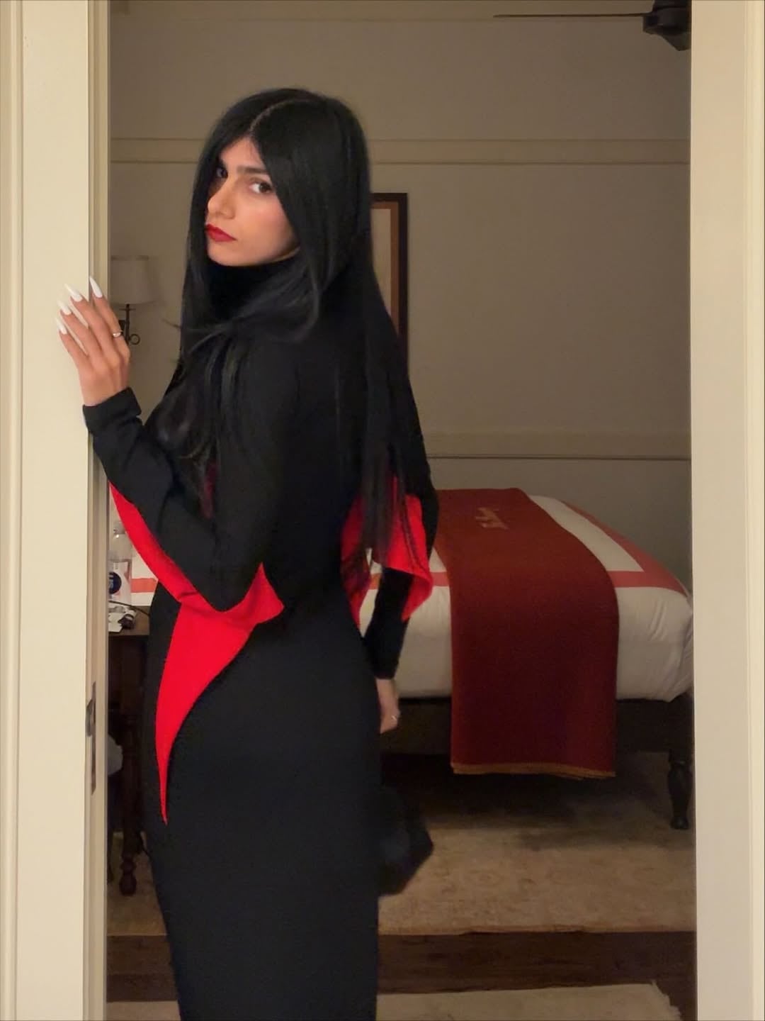 La última tendencia: Mia Khalifa apostó por una combinación explosiva de colores y se consagró como reina fashionista