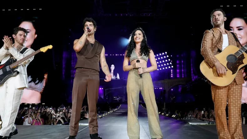 El reecuentro de los Jonas Brothers y Demi Lovato.