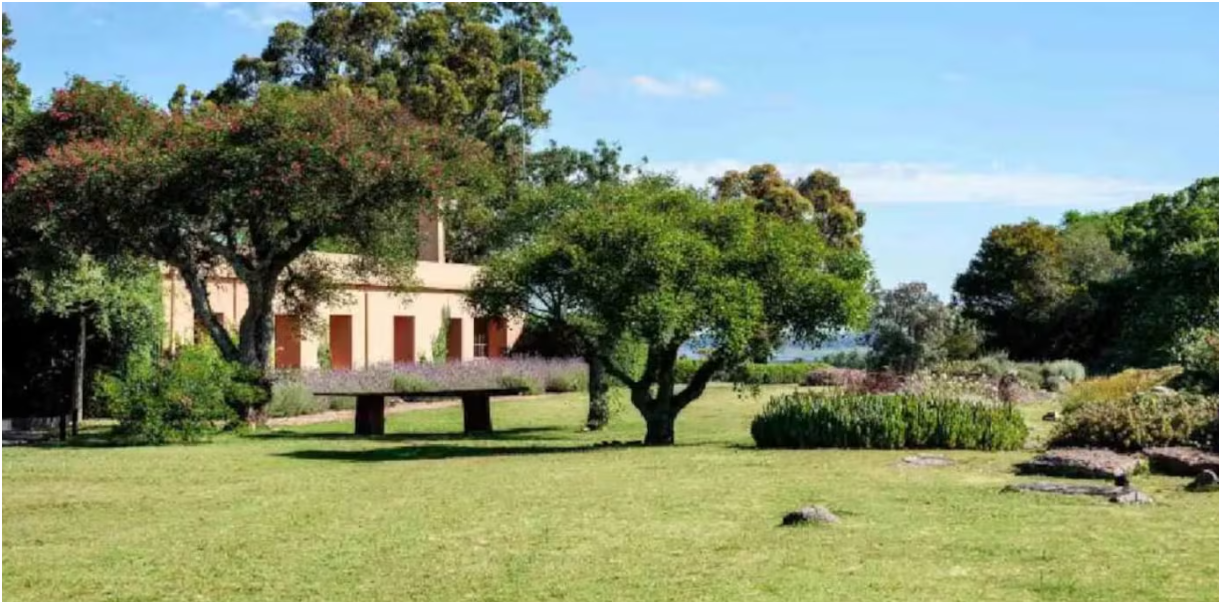 Cuánto cuesta tener una casa en el mismo barrio privado donde invirtieron Lionel Messi y Pampita en Uruguay