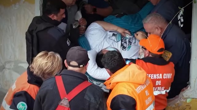 Cristian Fredes fue rescatado por los bomberos