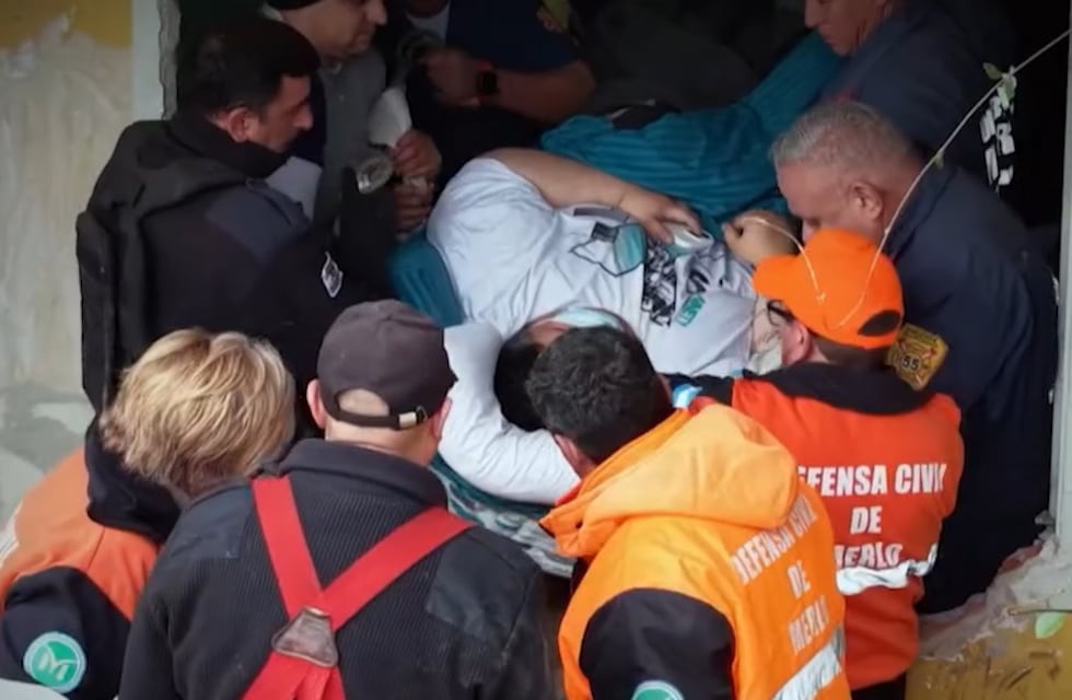 Dramático caso: un exparticipante de Cuestión de Peso con más de 300 kilos debió ser rescatado por los bomberos