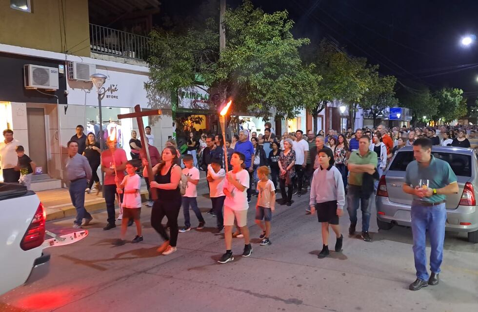Viernes Santo: con gran concurrencia de fieles, se desarrolló el Vía Crucis por las calles de Arroyito
