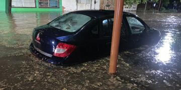 Muchos vecinos de General Pico perdieron sus autos por las intensas lluvias.