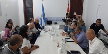 El encuentro en la capital provincial se retrasó más de media hora.