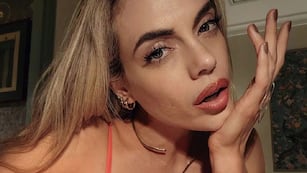 Desde la cama y sin ropa interior, Emilia Attias mostró su lado más sexy en Instagram