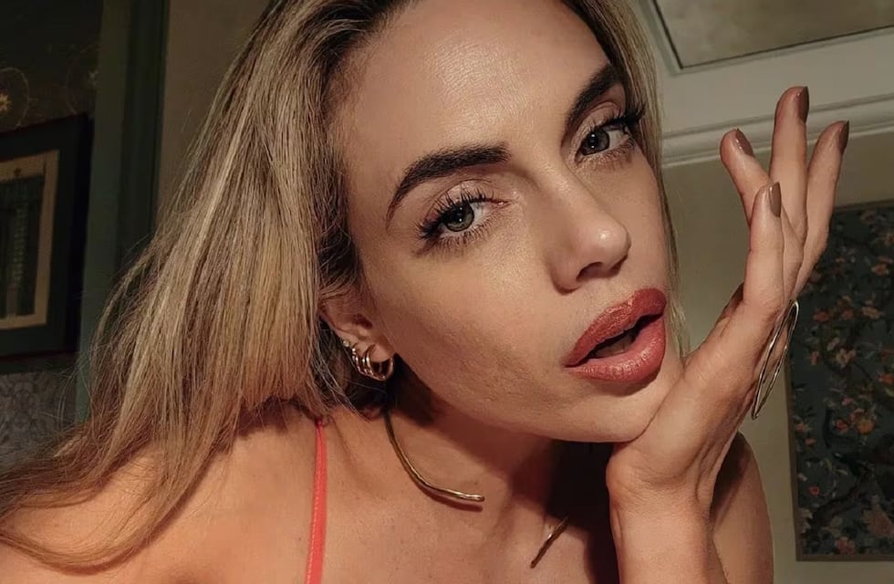 Desde la cama y sin ropa interior, Emilia Attias mostró su lado más sexy en Instagram