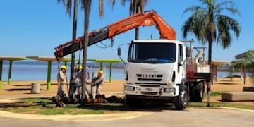 Posadas: obras de iluminación en el balneario El Brete.