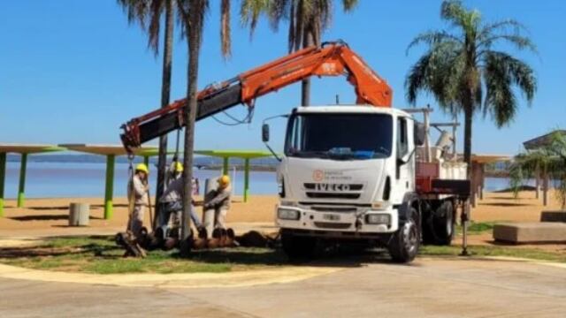 Posadas: obras de iluminación en el balneario El Brete.