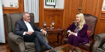 La reunión también sirvió para coordinar proyectos de infraestructura y mejoras urbanas en la ciudad capital.