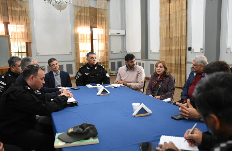 Vecinos del barrio 9 de Julio en la reunión del Comando Unificado