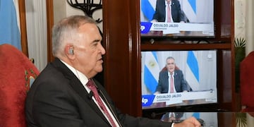 El gobernador pidió autocrítica a Milei y lo instó a distribuir equitativamente los fondos. Destacó las obras hídricas y eléctricas que sostiene la provincia.