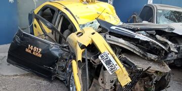 Accidente fatal en Alvear: un taxista murió al esquivar un perro e impactar posteriormente con un árbol.