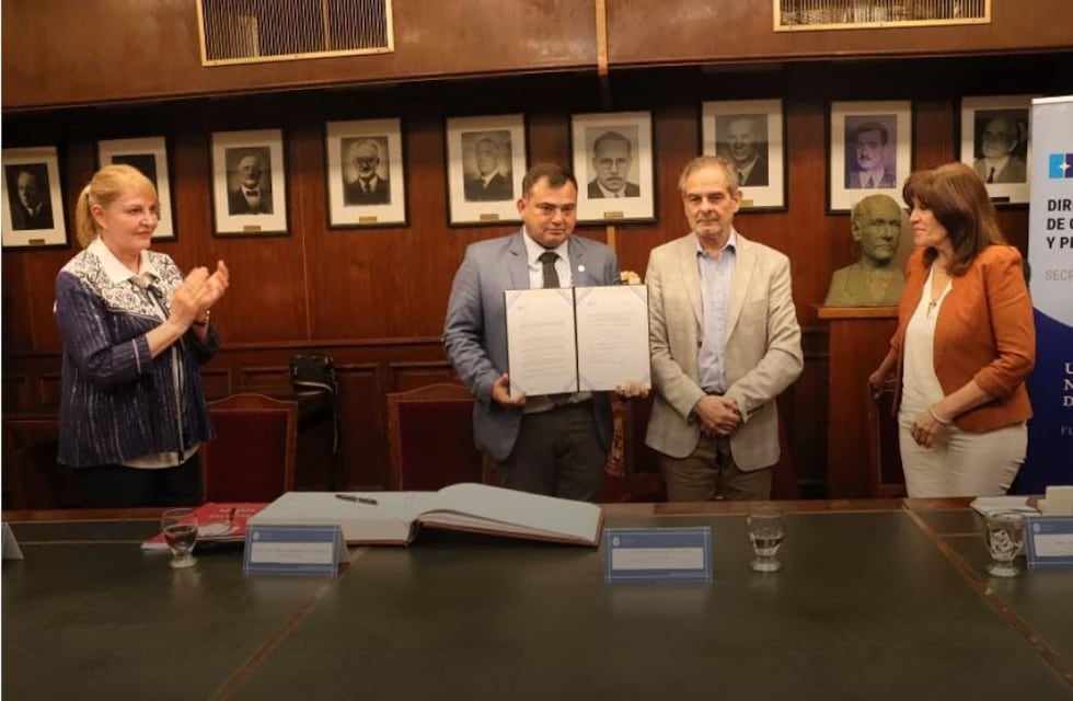 La UNT distinguió al doctor Pablo Ramón Lucatelli