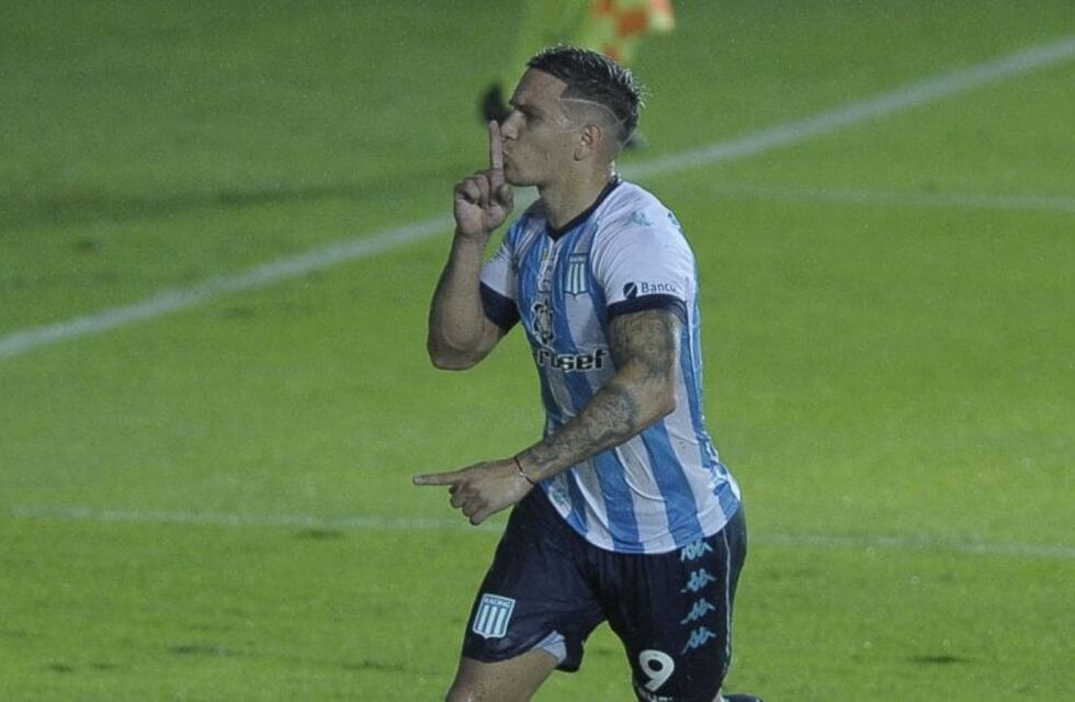 Con un penal sobre el final, Racing le ganó 1-0 a Independiente y se quedó con el clásico de Avellaneda