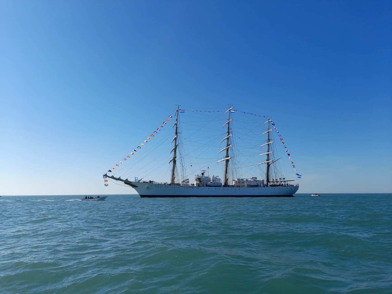 Fragata Libertad en Claromecó