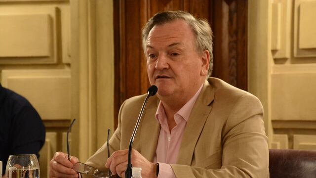 El ex presidente comunal de Ambrosetti tiene 58 años y sufre neumonía bilateral.