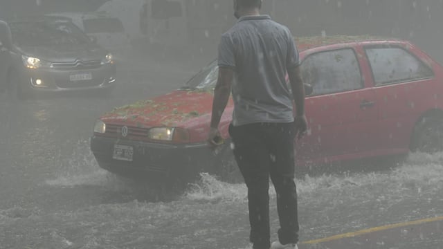 El granizo anegó las calles de Mendoza