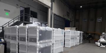 Reparto de freezers para la vacuna contra el coronavirus en Rosario