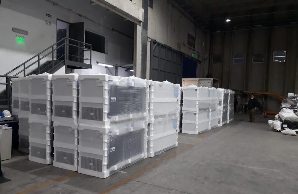 Continúa la entrega de un centenar de freezers a hospitales rosarinos para la conservación de la vacuna rusa