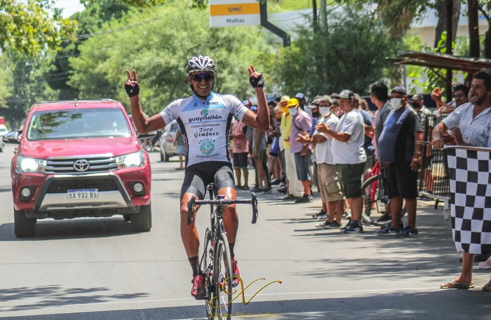 Fabricio Pereyra quedó primero en el podio del Campeonato mendocino de ruta 2021/22