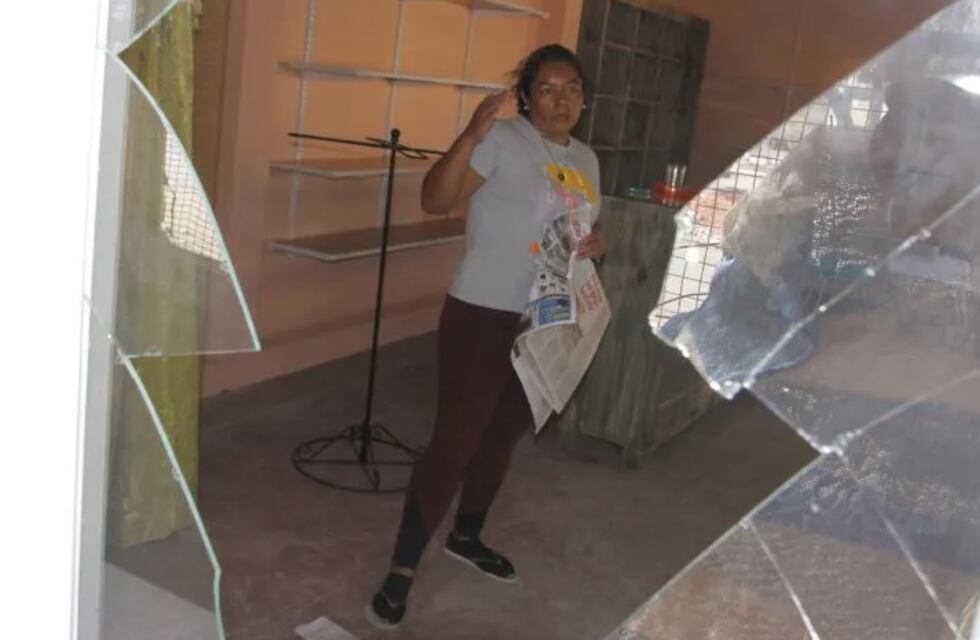 Abrió un negocio de ropa y a los 15 días se lo desmantelaron