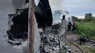 El incendio acabó con un depósito una fábrica en Córdoba.