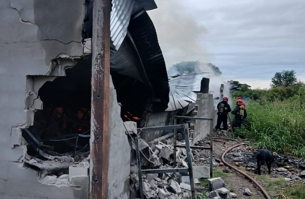 Se incendió un depósito de una tapicería en Córdoba: “Se perdió todo...”