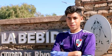 Emiliano Quevedo nacido en Rivadavia, San Juan, la rompe en River Plate y fue convocado por Pablo Aimar para integrar el Sub15 de Argentina.