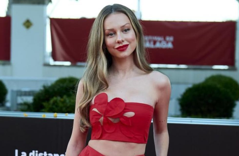 Ester Expósito pasó un día de playa y rompió las redes con una foto al atardecer