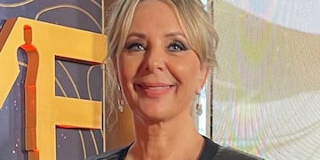 A sus 58 años, Evelyn Von Brocke deslumbró desde la playa con un traje de baño animal print al límite
