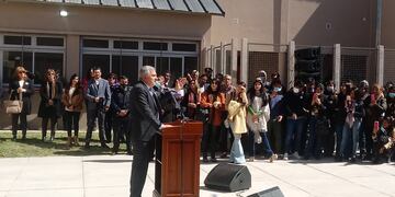 "Haber logrado construir esta escuela es haber derrotado a la violencia", remarcó el gobernador Morales en Campo Verde.