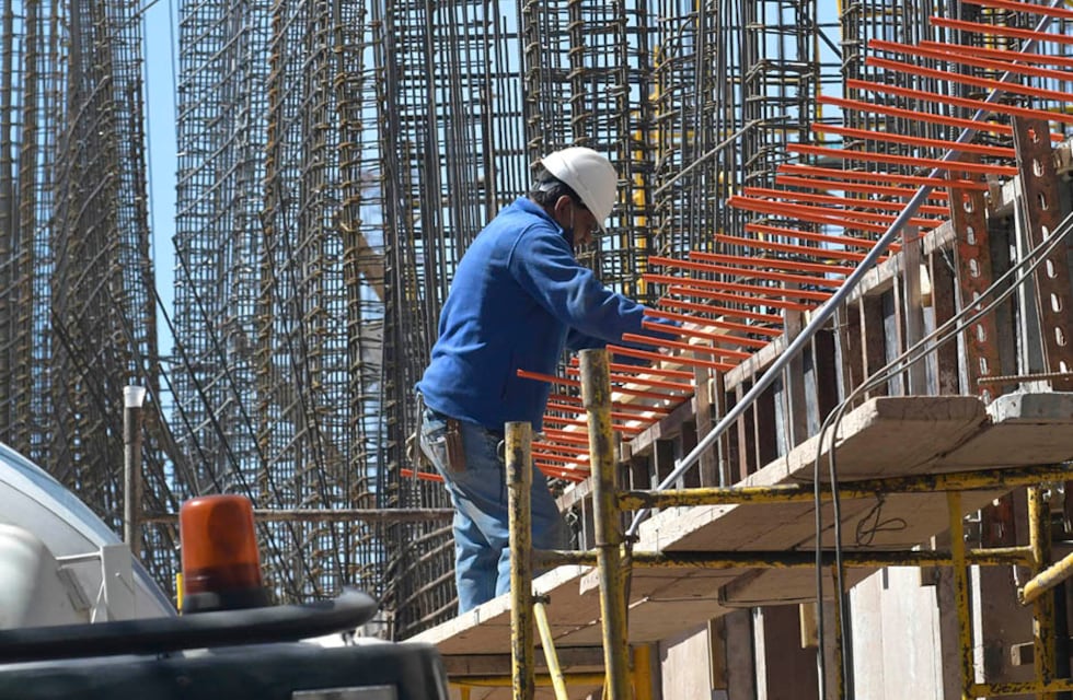 Coordinado y sincronizado: un grupo de albañiles de Córdoba se hizo viral por su forma de trabajar