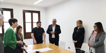 Encuentro de Calvo y Pinotti junto a sus colaboradores