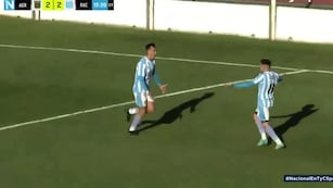 Bruno Nasta y el Loco José Méndez. Festejo de goleadores de Racing (Captura).