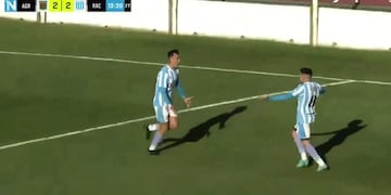 Bruno Nasta y el Loco José Méndez. Festejo de goleadores de Racing (Captura).