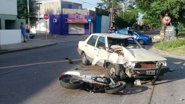 El conductor de la moto, de 32 años, murió en el acto por el impacto.