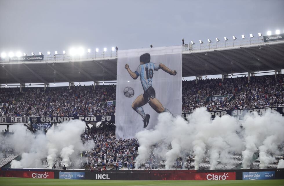 Así fue el homenaje de Talleres a Diego Maradona, en el duelo con Huracán