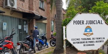 Una sentencia en Formosa ordenó que una menor de edad lleve el nombre de su madre, de su padre biológico y de su padre afectivo.
