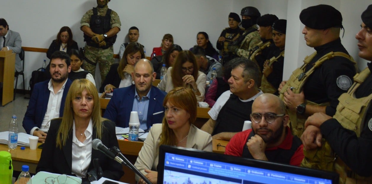 Juicio por Cecilia Strzyzowski. Los siete acusados se vieron de frente en la primera audiencia preliminar por el crimen de la joven en Chaco. (Gentileza)
