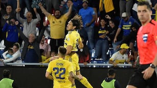 Cavani festeja el golazo del triunfo