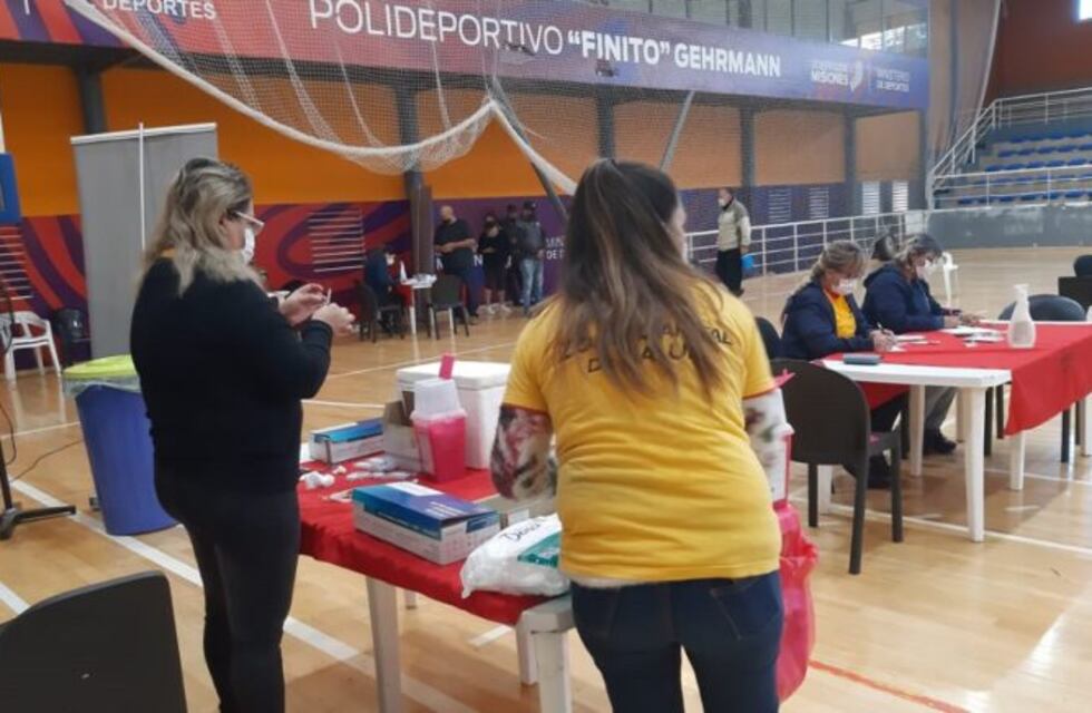 Comenzó la vacunación a los mayores de 40 años