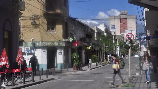 Escasa actividad en San Salvador de Jujuy Jujuy, en martes de feriado nacional.